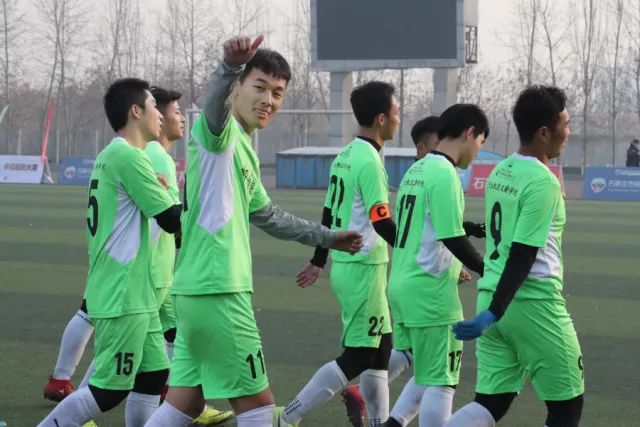 千里赴疆践足球之约 梅州兄弟会师疆超联赛总决赛